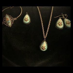 Delicate vintage flower jewelry set in blue
